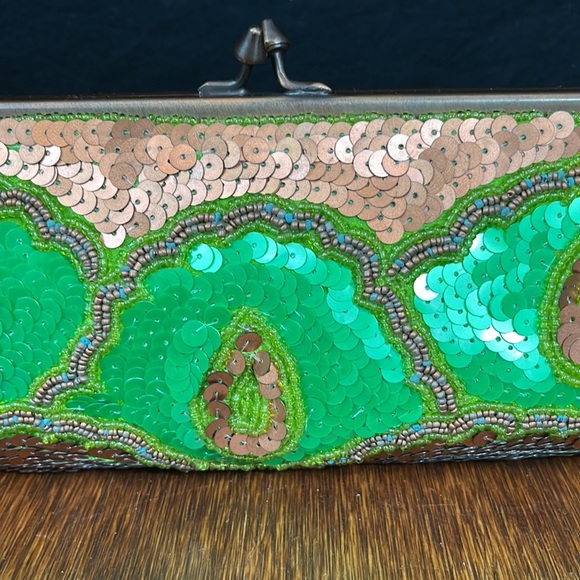 K.C. Malhan Green and Bronze Sequin Clutch - Picture 2 of 10